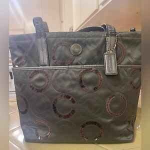 Coach charcoal gray Quilted Circle Sequin Tote ❤️‍🔥straps are peeling